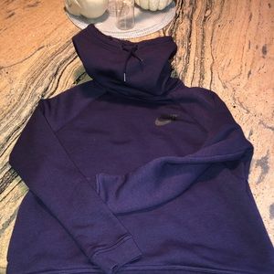 Woman’s NikE sweatshirt ❤️